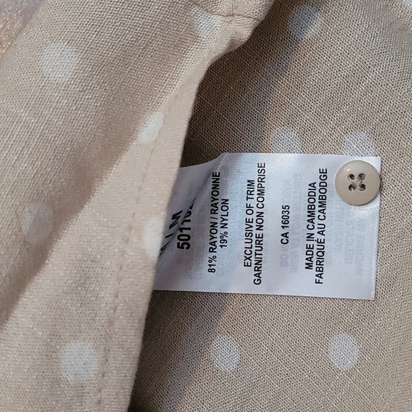 Nwt TAHARI button up tie front top - Picture 3 of 4